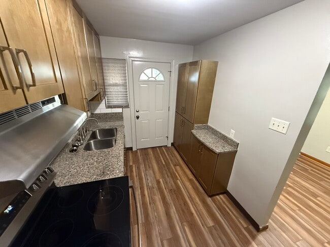 Photo - 3166 Sullivant Ave