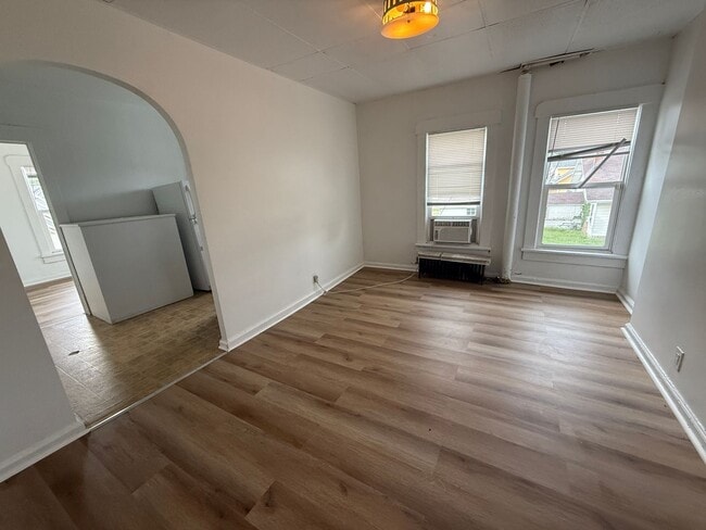 Building Photo - 100 S College Ave Unit Apt #08