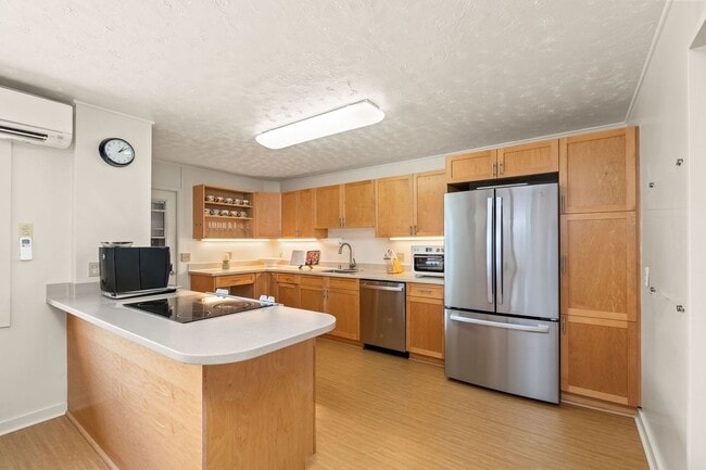 Photo - 760 Onaha St