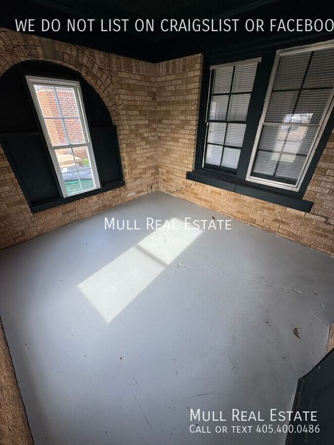 Photo - 825 NE 24th St