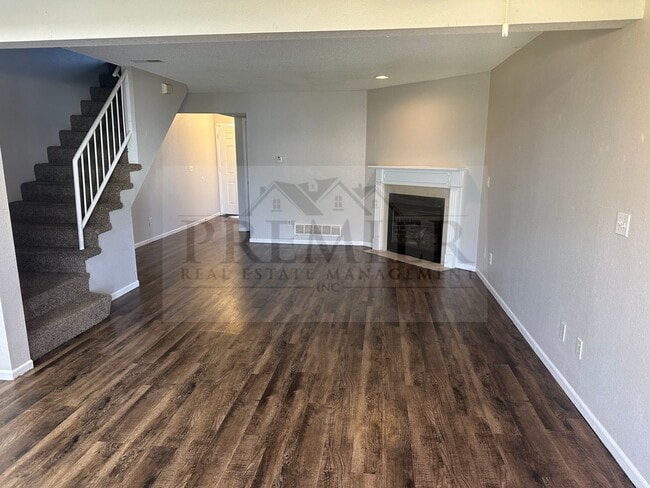 Photo - 101 NE Dogwood