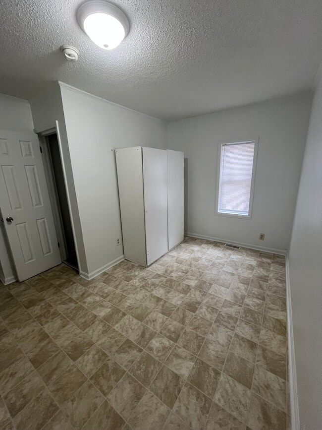 Photo - 3543-3549 S George St