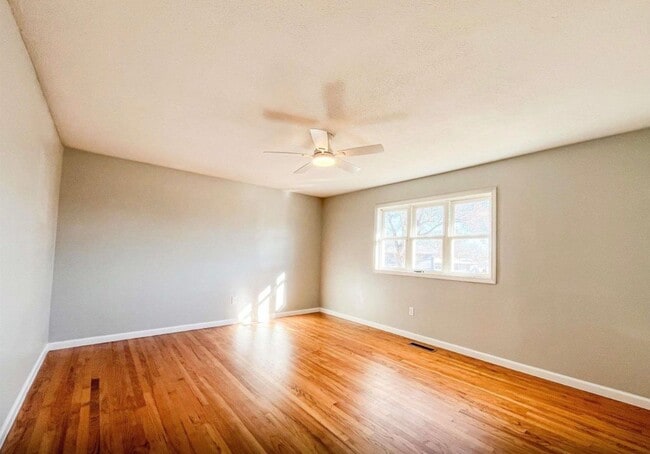 Building Photo - 6823 SW Knoll Ct