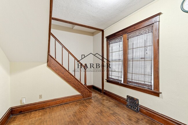 Photo - 228 8th St NW