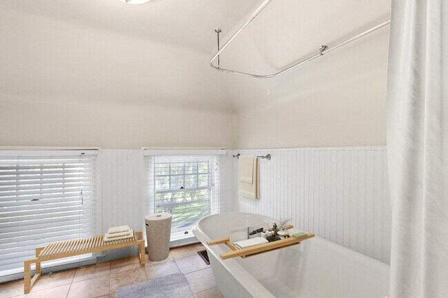 Photo - 1376 N Williams St