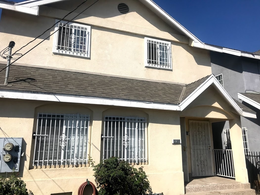 Live in peace and quiet neighborhood with private parking included - 8903 Beach St (Los Angeles, CA)