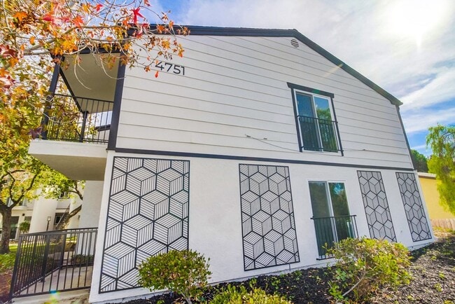 Photo - THE POINTE - JUST RENOVATED! Luxurious Com...