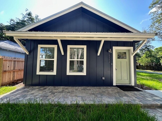 Building Photo - Gorgeous New Home! Close to Historic District and Beach