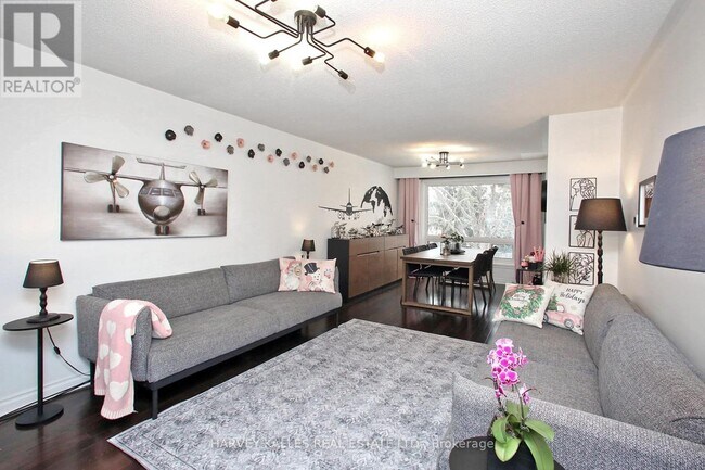 Photo - 161 Romfield Circuit