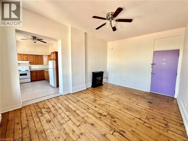 Photo - 75 Peel St
