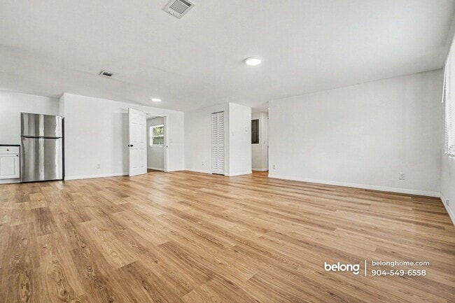 Photo - 392 Arora Blvd