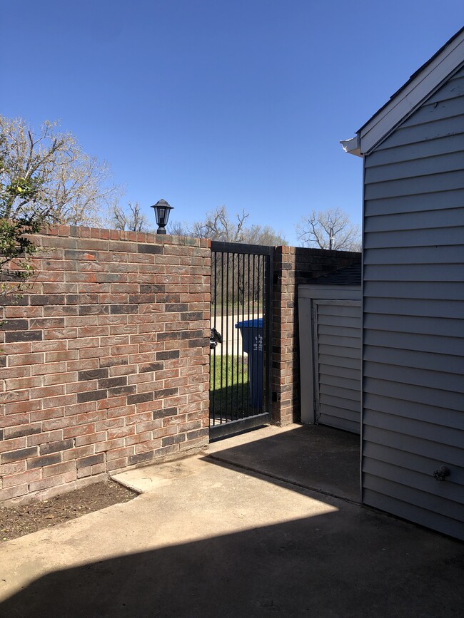 Photo - 9810 Walnut Ln