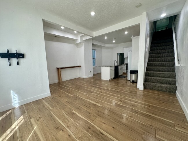 Photo - 568 W 300 N
