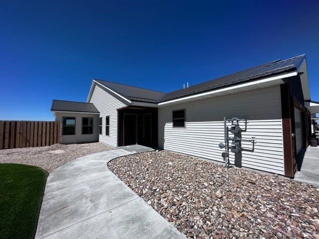 Photo - 404 W Walnut Ct