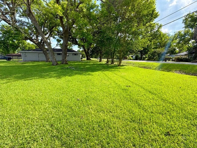 Photo - 819 W Kyle Rd
