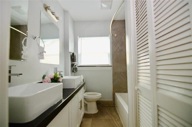 Photo - 3859 Arbor St