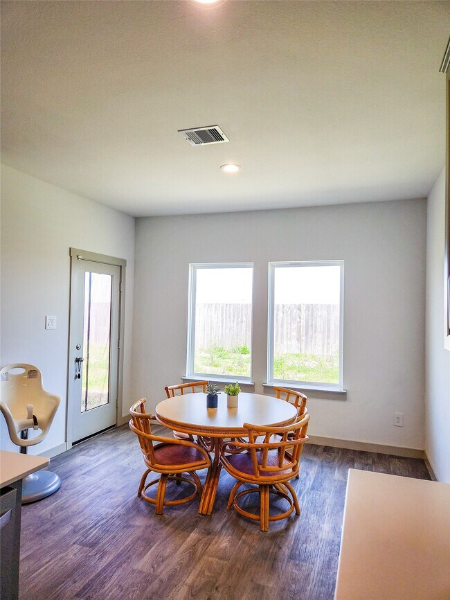 Photo - 7219 Sunbreeze Ln