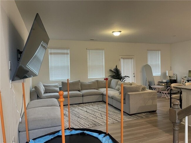 Photo - 5765 Thornton Dr