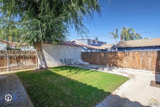 Photo - 1 Bedroom Bungalow w/Garage!