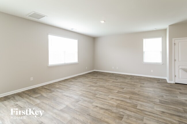 Photo - 9733 Roseberry St