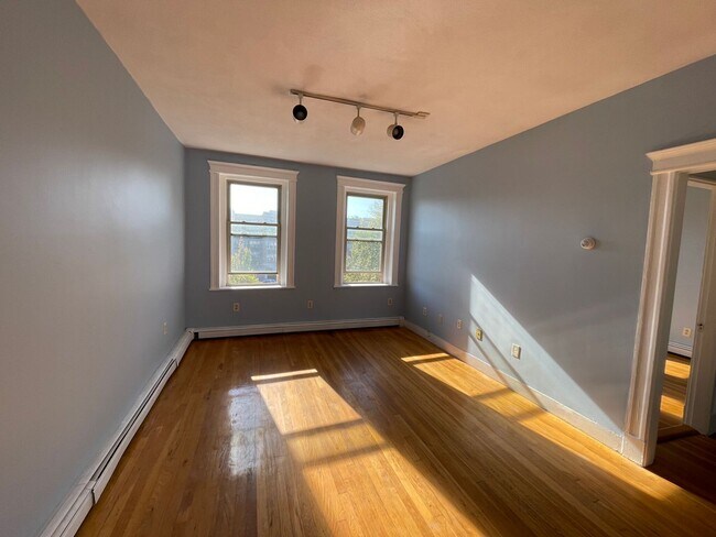 Photo - 1623 Commonwealth Ave