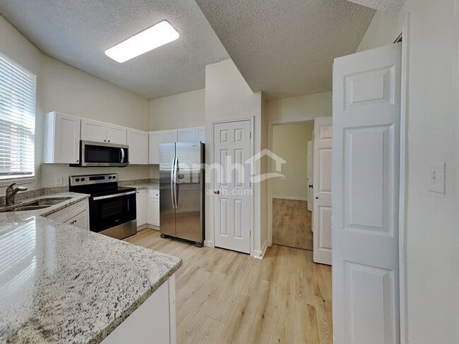 Photo - 225 Maple Ct