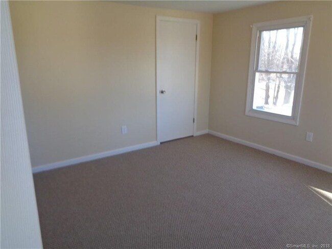 Photo - 454 Middle Tpke E