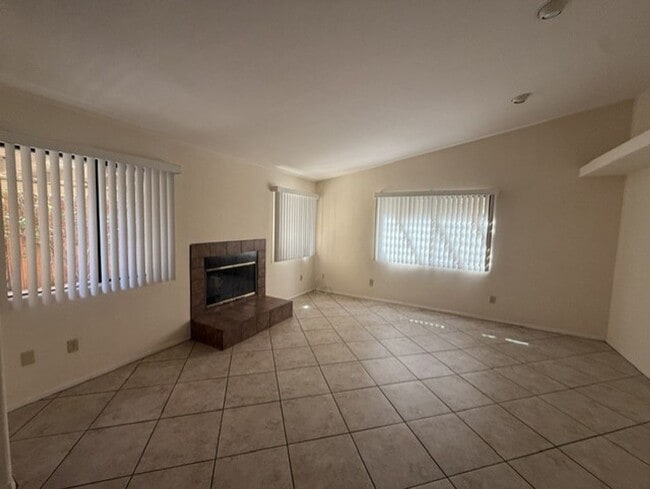52765 Avenida Diaz