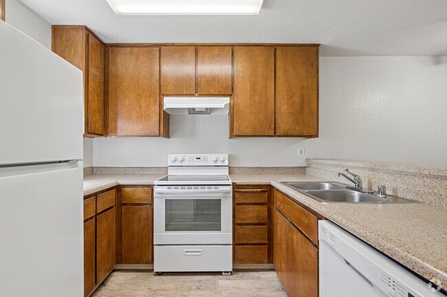 Townhouse - 2BR, 1.5BA - 1004SF - Kitchen - Country Hollow Apartments