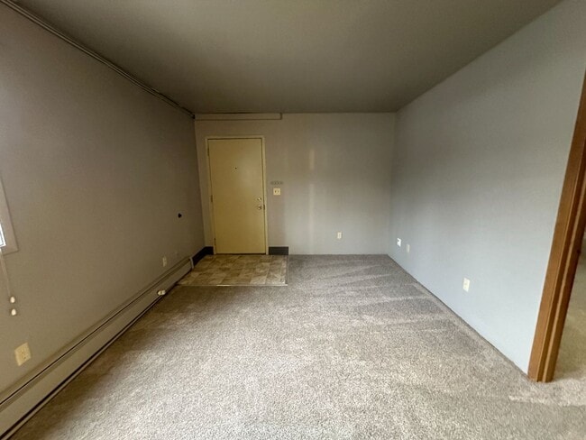 Photo - 1 BD, 1 BA Apartment Nestled Back on a Cul-de-Sac Unit 4006 #17