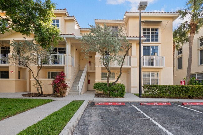 Building Photo - 4822 Chancellor Dr Unit 20