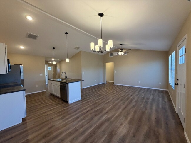 Photo - 4BR Duplex - Modern Energy Efficiency!!!