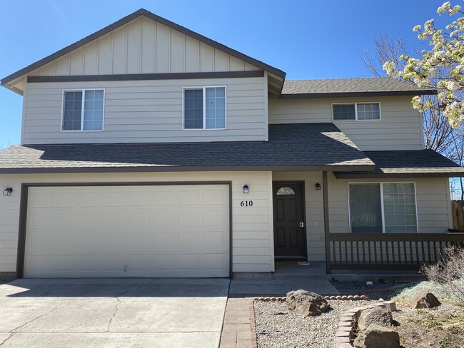 Photo - 601 NE Sandstone Ct