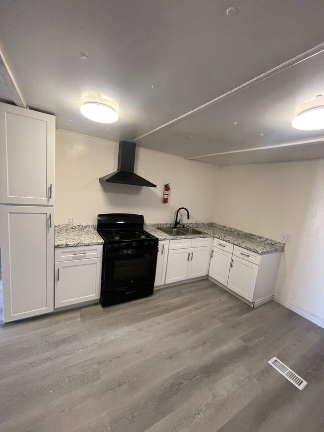 Photo - 1305 W Benson Ave