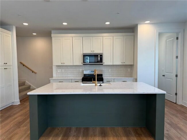 Photo - 607 Carlton Ln