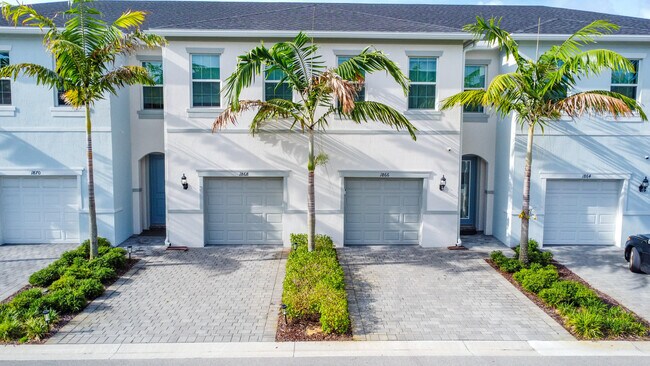 Photo - 1866 Tarni Way