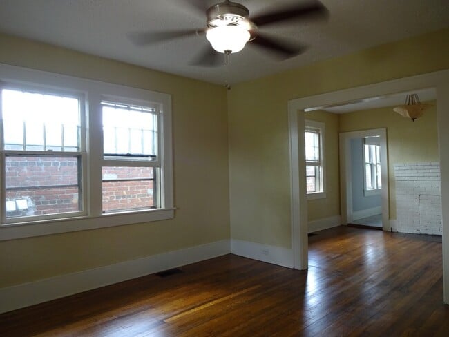 Photo - 12 E Chestnut St