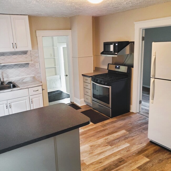 Photo - 3136 W 40th St Unit Upper