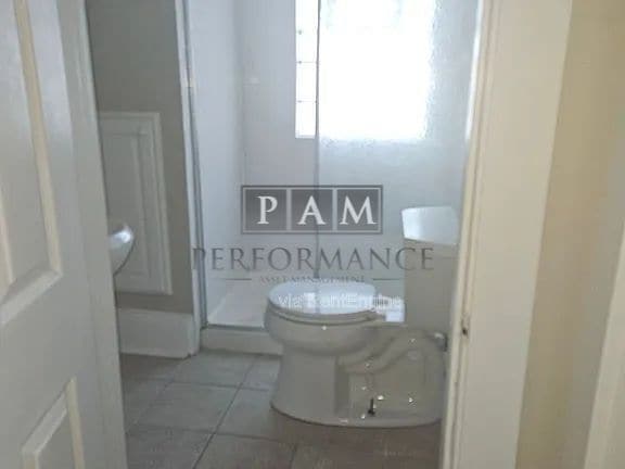 Photo - 2028 W Michigan St