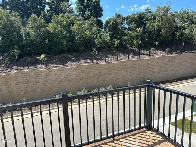 Photo - 2806 Kempthorne Rd