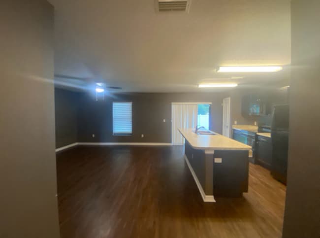 Photo - 26463 Mott Ave