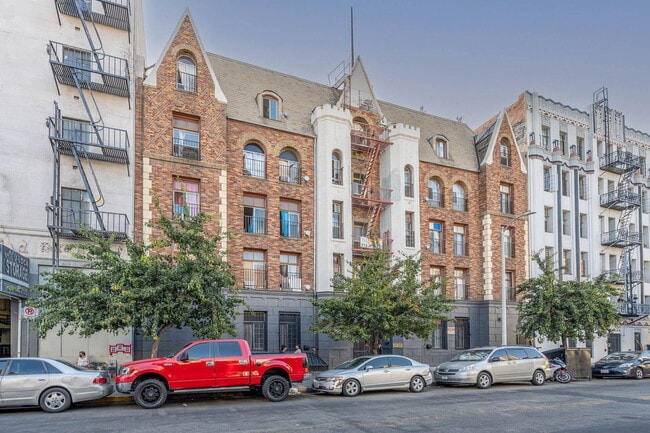 Building Photo - 751 Normandie Ave Unit 204