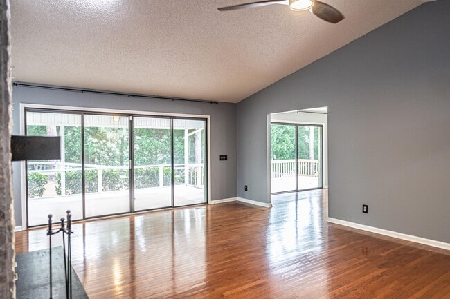 Photo - 4 Harness Pl