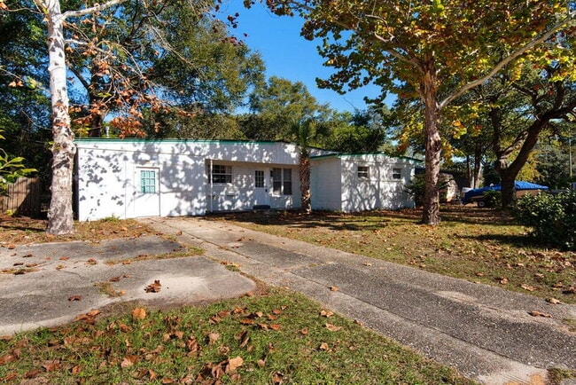 Photo - "Charming 3-Bedroom Home in Fort Walton Beach!"