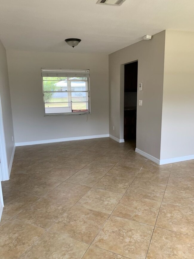 Photo - Nice 3/2 in St. Cloud on Oversized Lot w/ Lots of Upgrades