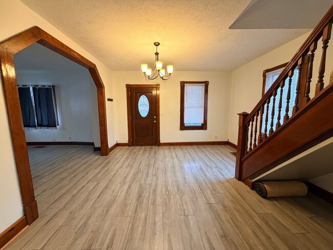 Photo - 5639 Greenfield Ave