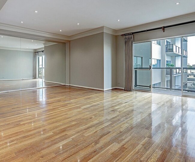 Building Photo - 2929 Buffalo Speedway Unit 322.6