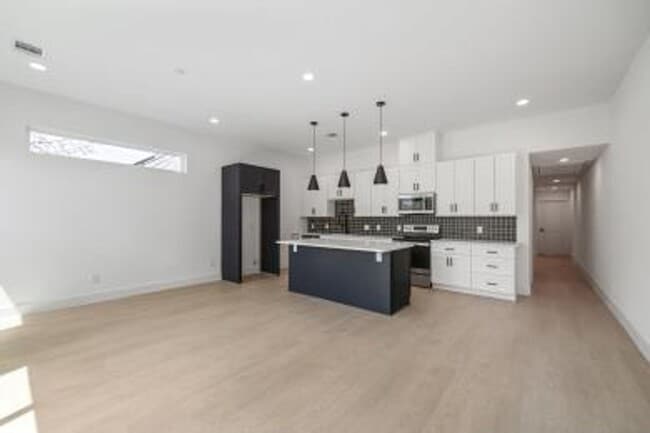 Photo - 4414 Elmwood St Unit A