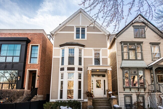 Building Photo - 1325 W Wolfram St Unit 1