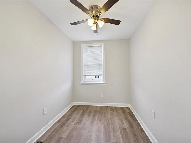 Photo - 5957 Windsor Ave